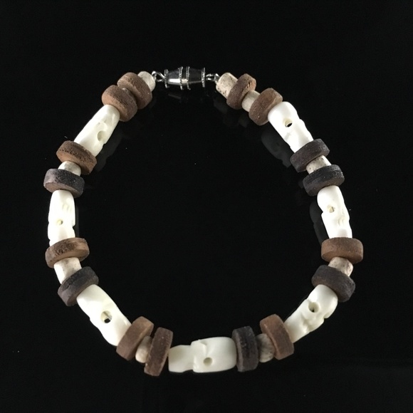 Bone skulls bracelets - Picture 1 of 6